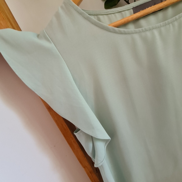 Pastel Green Ruffle Sleeve Top Size 10 - Picture 3 of 10